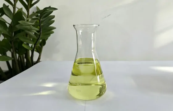 淡黄色透明液体杀菌剂，质地清亮无杂质，杀菌抑藻效果稳定，多用于水处理等行业。